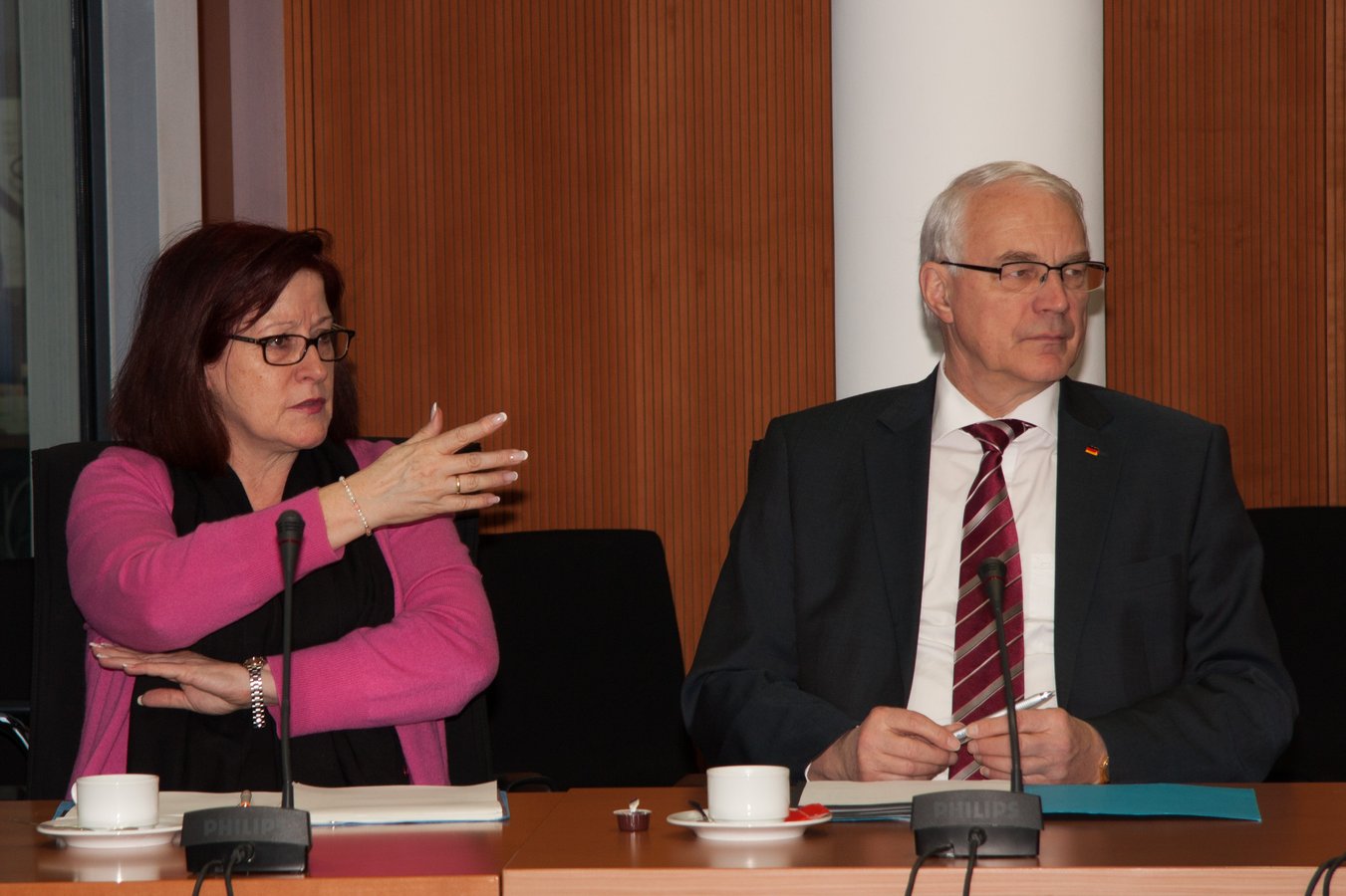 HCV-Unterschriftenuebergabe_1.jpg HCV-Unterschriftenuebergabe_1.jpg