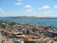 Galata-Turm_zum_Goldenen_Horn.jpg