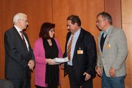 HCV-Unterschriftenuebergabe_2.jpg